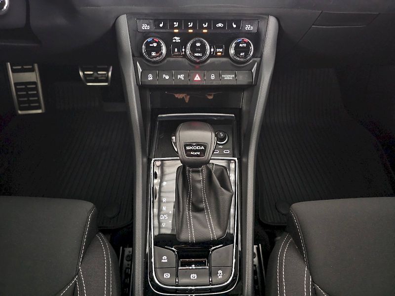 Škoda Karoq (2025) 2.0TDi 110kW 4x4 SPORTLINE WEB - fotka 24 z 34