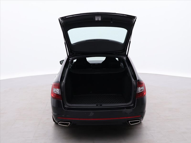 Škoda Octavia RS 2,0 TDI 135kW DSG LED 1.Maj - fotka 9 z 27