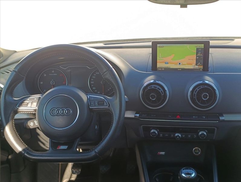 Audi A3 2,0 TDi S-Line Navi,Bi-xenon - fotka 16 z 39