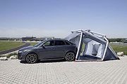 Audi Q3 pro kempování - součástí výbavy je stan.