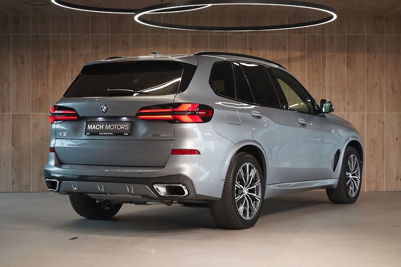 BMW X5 30d xDrive, Ventilace, Tažné - fotka 10 z 49