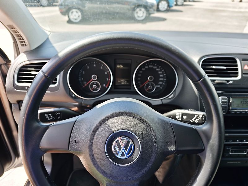 Volkswagen Golf (2010) 1,6 i 75 KW Comfort - fotka 32 z 33
