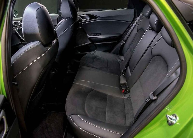 Kia XCeed. Výrazná maska chladiče dává autu sportovní charakter.