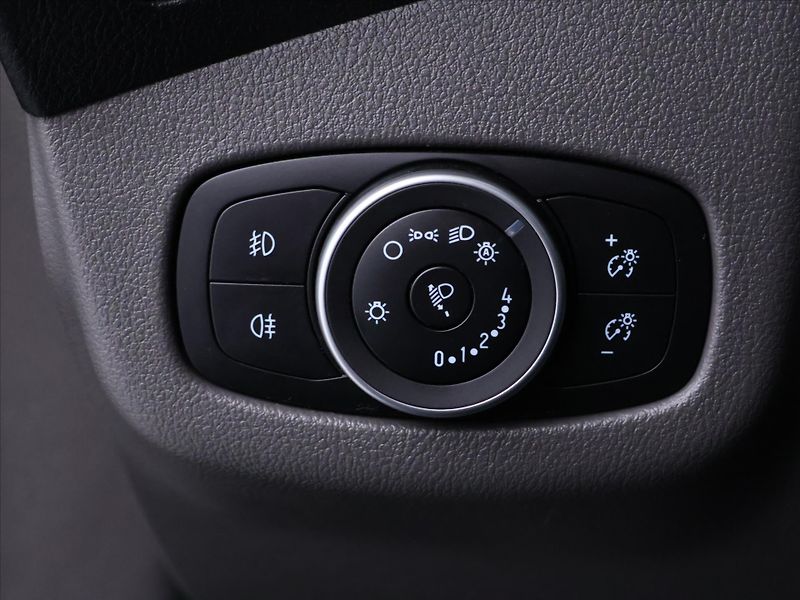 Ford Tourneo Connect 1,5 EcoBlue 88kW CZ DPH - fotka 17 z 38