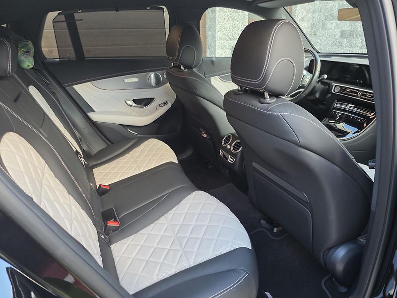 Mercedes-Benz EQC (2021) 400 4matic AMG Manufaktur - fotka 7 z 8