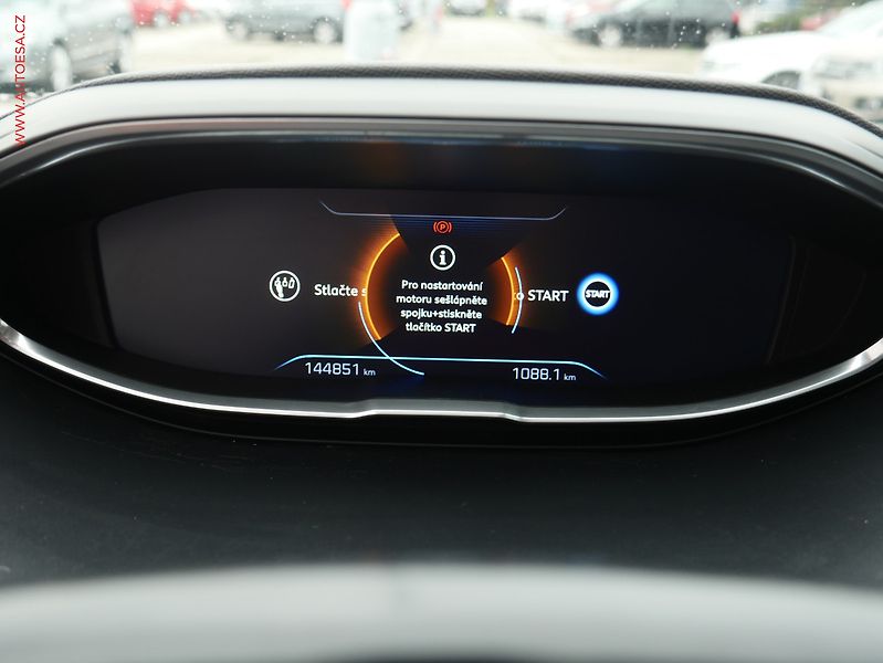 Peugeot 3008 (2017) 1.6 HDi, Allure, navi, +kola - fotka 19 z 23
