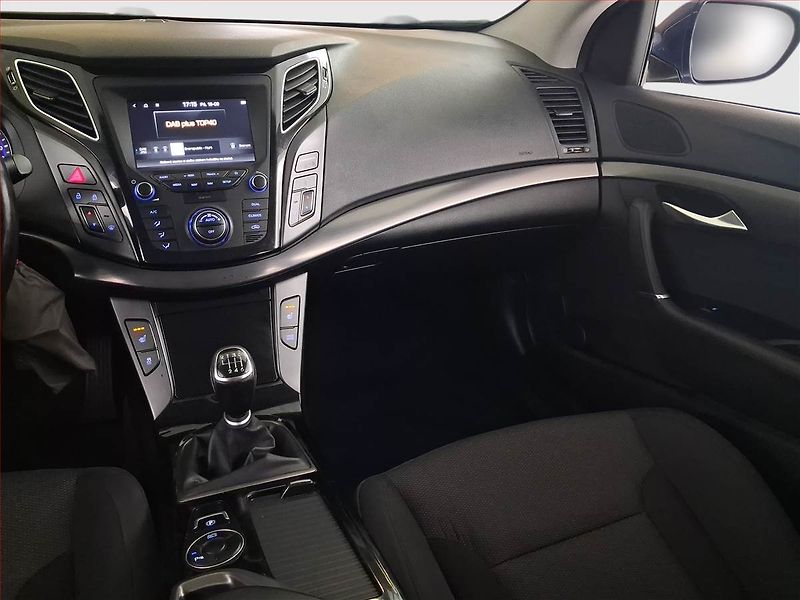 Hyundai i40 (2019) 1.6 CRDi, Navi, Tempomat - fotka 8 z 17