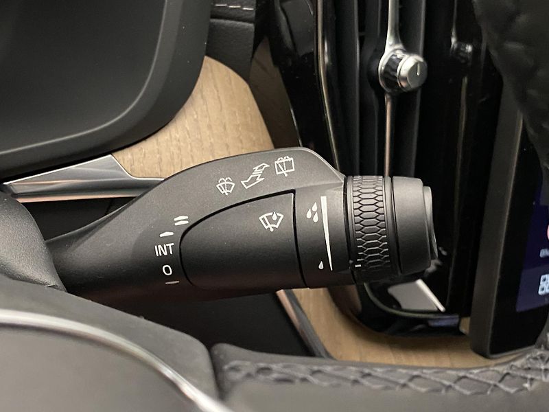 Volvo XC60 B5 AWD ULTRA CZ 1.maj - fotka 28 z 52