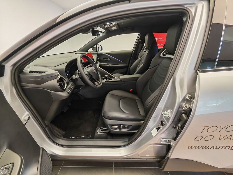 Toyota C-HR 2.0 Plug - in Hybrid ( 220k ) - fotka 22 z 37