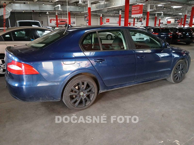 Škoda Superb (2011) 2.0 TDi, AC, STK4/28 - fotka 2 z 3