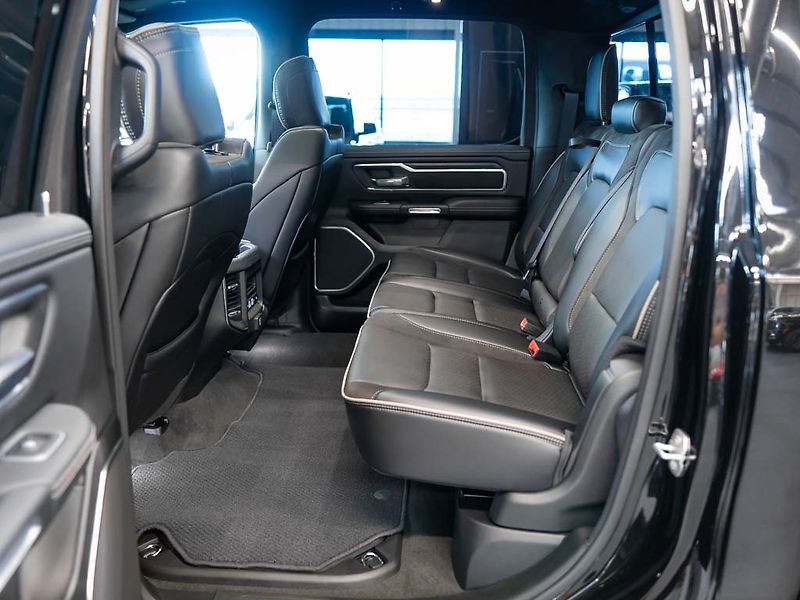 Dodge RAM (2025) 5.7 V8 Laramie 6 LIFT LPG - fotka 35 z 40