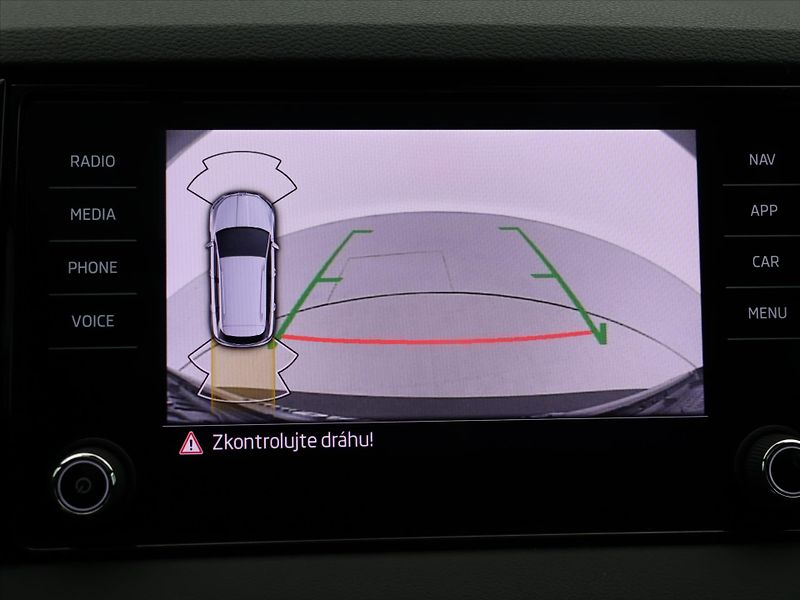 Škoda Karoq 2,0 TDI DSG Sportline 4x4 DPH - fotka 26 z 37