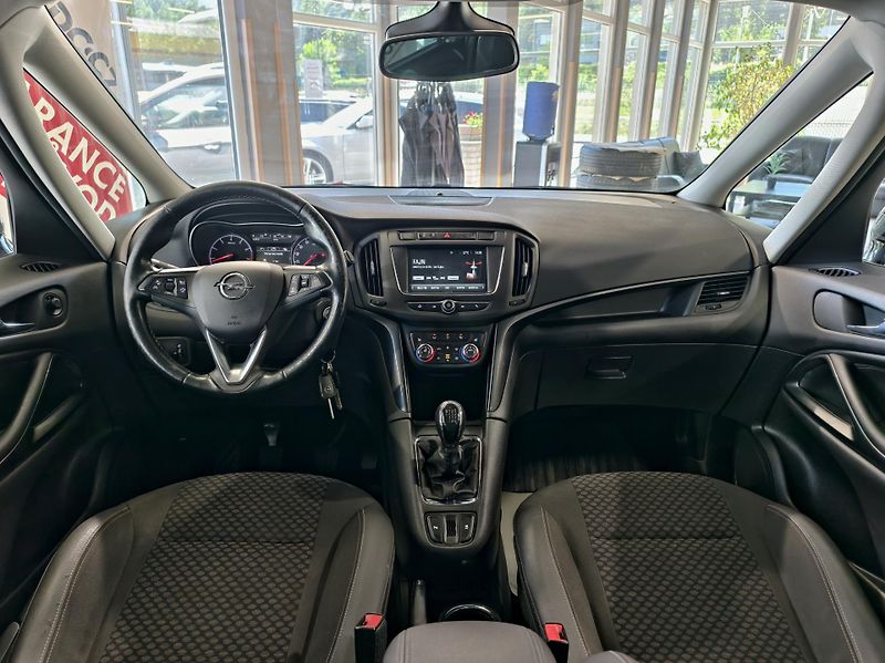 Opel Zafira TOURER 1.4 TURBO 103kW LED, ČR - fotka 9 z 23