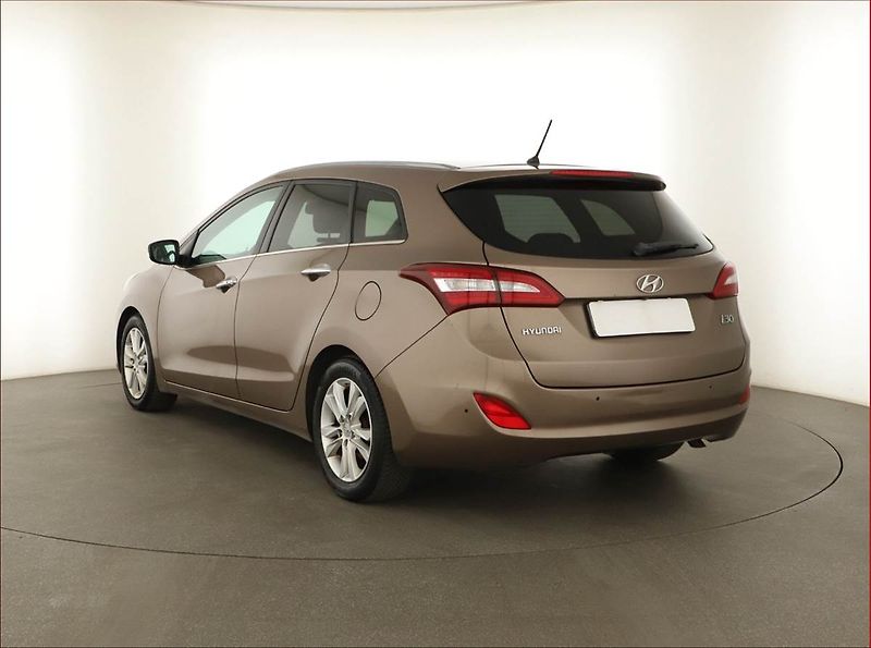Hyundai i30 (2014) 1.6 CRDi, Navi, Tempomat - fotka 4 z 14