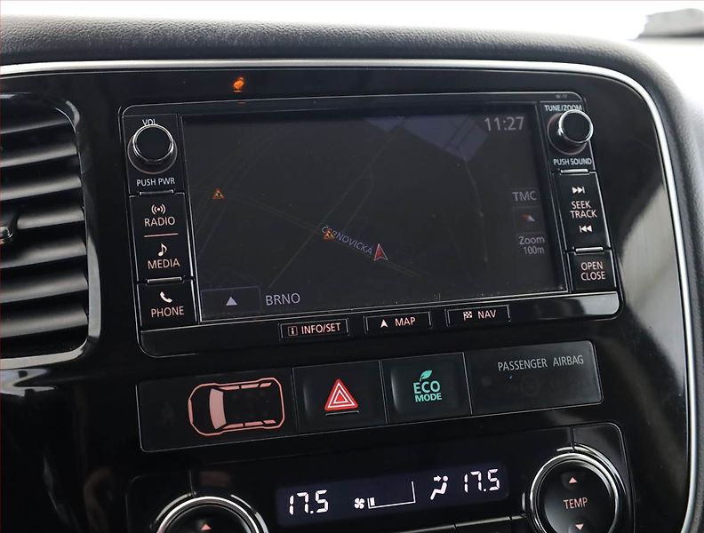 Mitsubishi Outlander (2017) 2.2 DI-D, 4X4, Automat - fotka 13 z 21