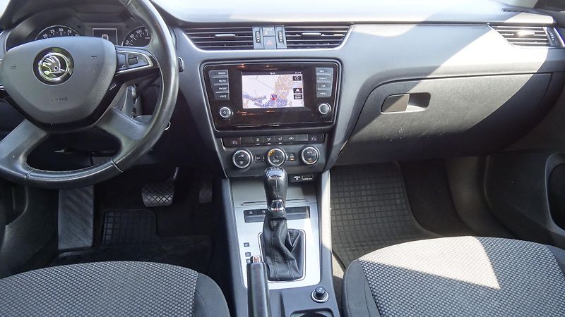 Škoda Octavia Kombi 1.6TDi DSG Ambi.plus - fotka 3 z 14