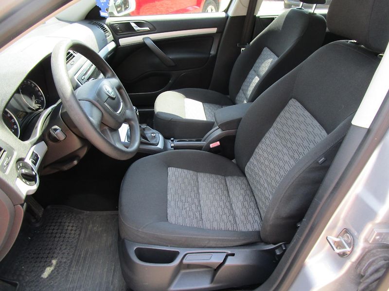 Škoda Octavia 1,6TDI-77KW- KOUPENA v ČR - fotka 8 z 27