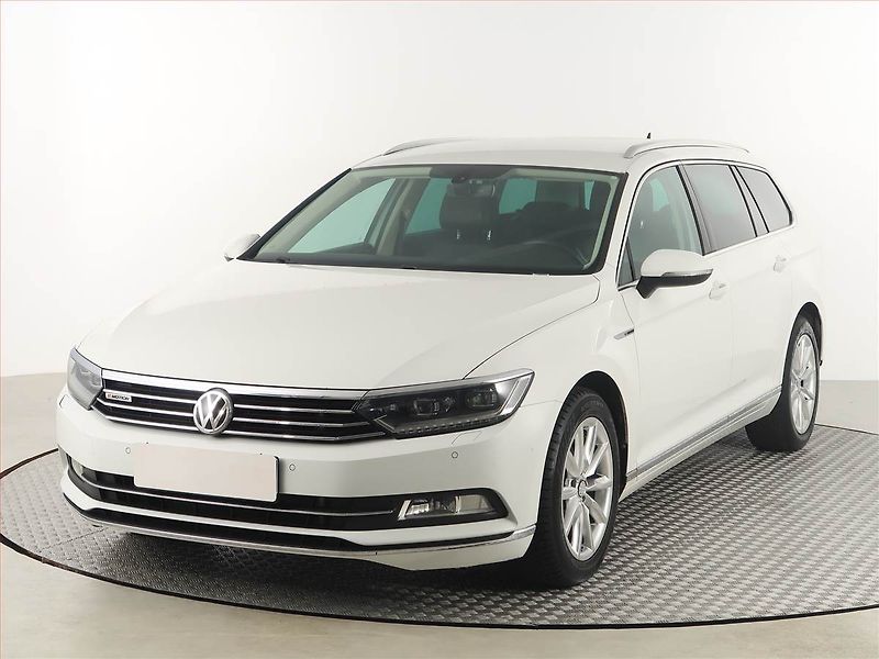 Volkswagen Passat (2015) Highline 2.0 TDI, 4X4 - fotka 2 z 17