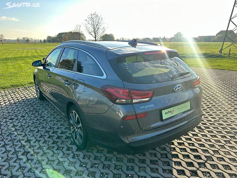 Hyundai i30 1.6 CRDI, 100 kW, Premium, aut - fotka 8 z 20