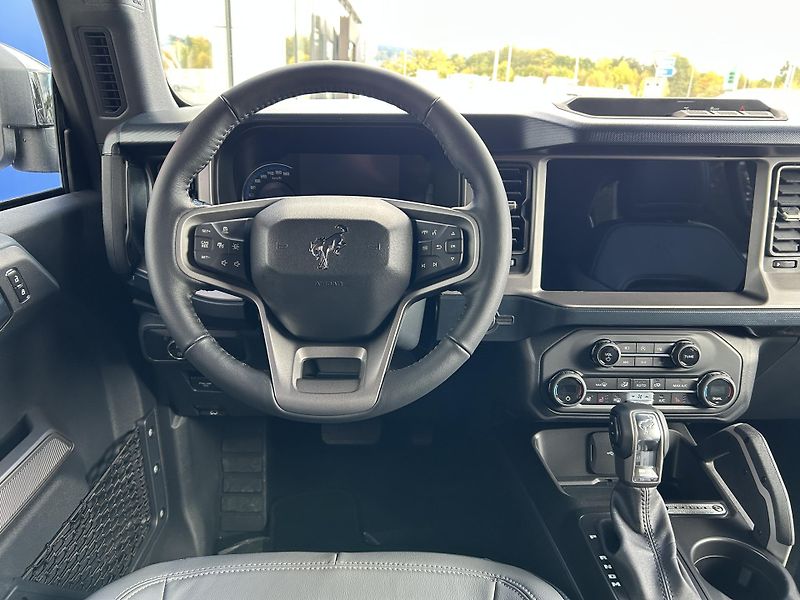Ford Bronco 2.7 EcoBoost 246kW OUTER BANKS - fotka 12 z 36