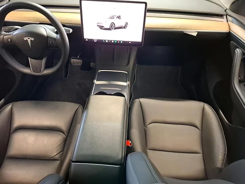 Tesla Model Y (2022) Long Range Dual Motor 4×4  - fotka 4 z 5