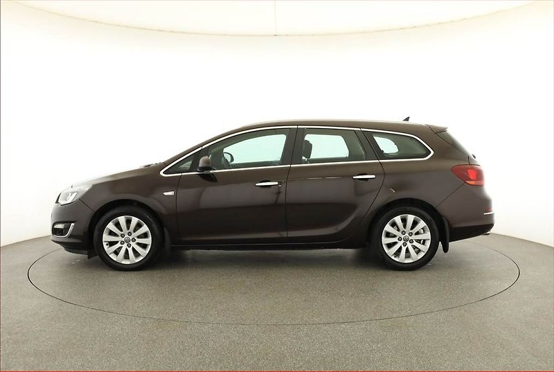 Opel Astra (2013) 2.0 CDTI, Xenony, Tempomat - fotka 3 z 15