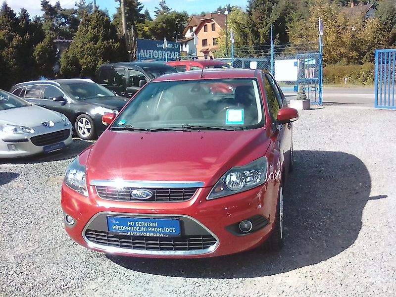 Ford Focus (2009) 1.8i 16V Titanium, 1.majitel - fotka 10 z 28