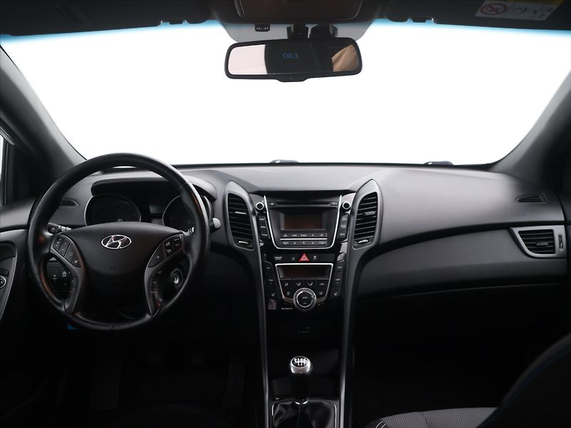 Hyundai i30 1,6 GDI 99kW Weekend Serv.kn. - fotka 22 z 30
