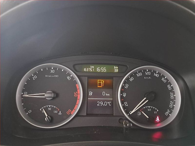 Škoda Fabia (2009) 1.9 TDI, Tempomat - fotka 11 z 15
