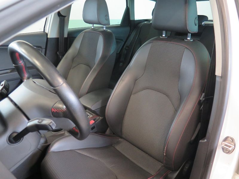Seat Leon (2015) 2.0TDI FR,klima,navi,servis - fotka 16 z 29