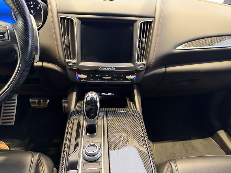 Maserati Levante (2018) S Q4 430HP - fotka 16 z 17