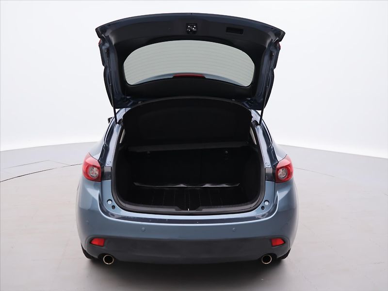 Mazda 3 2,0 Skyactiv-G120 88kW - fotka 9 z 28