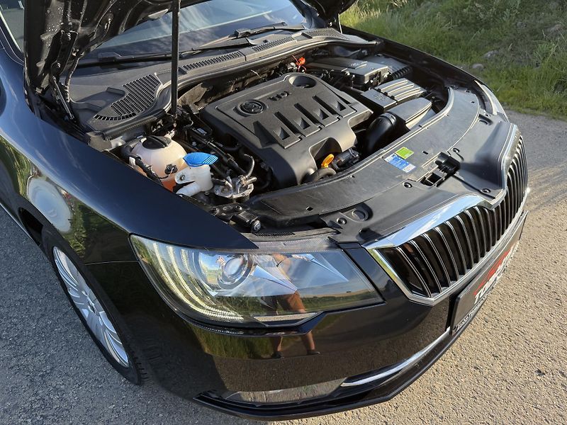 Škoda Superb (2014) 2,0TDI 125kW DSG ELEGANCE - fotka 63 z 81