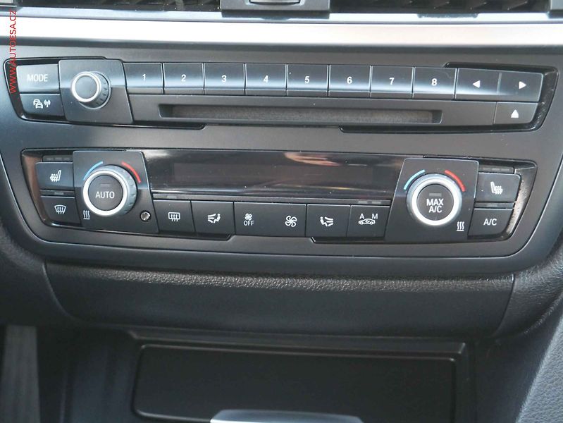 BMW Řada 3 (2013) 2.0i 328i, AC, tempo, park - fotka 12 z 15