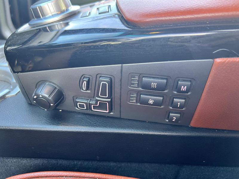 BMW Řada 7 3.0 170KW,MAX VÝBAVA,T.Z - fotka 35 z 46