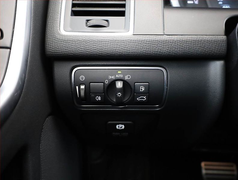Volvo XC60 (2014) R-Design D5, 4X4, Automat - fotka 16 z 20