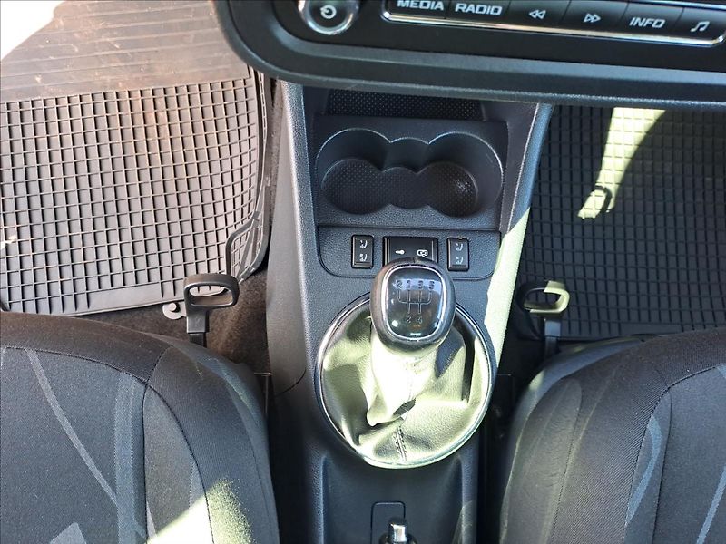 Škoda Fabia 1,2 TSI DIGIKLIMA,TEMPONAT - fotka 13 z 14