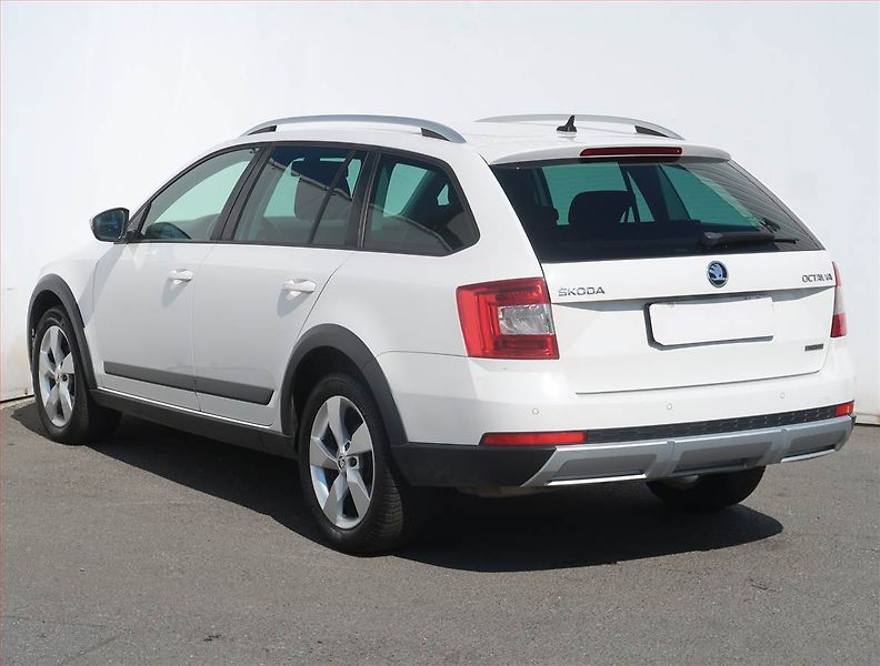 Škoda Octavia (2015) Scout 2.0 TDI, 4X4, Automat - fotka 4 z 20