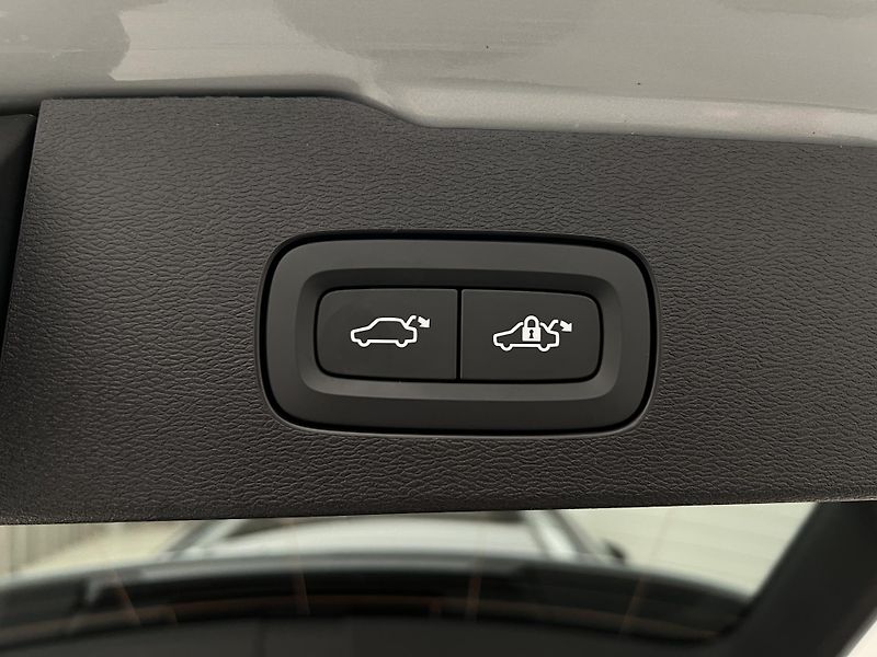 Volvo V60 B4 PLUS DARK AUT 1.maj. - fotka 45 z 47