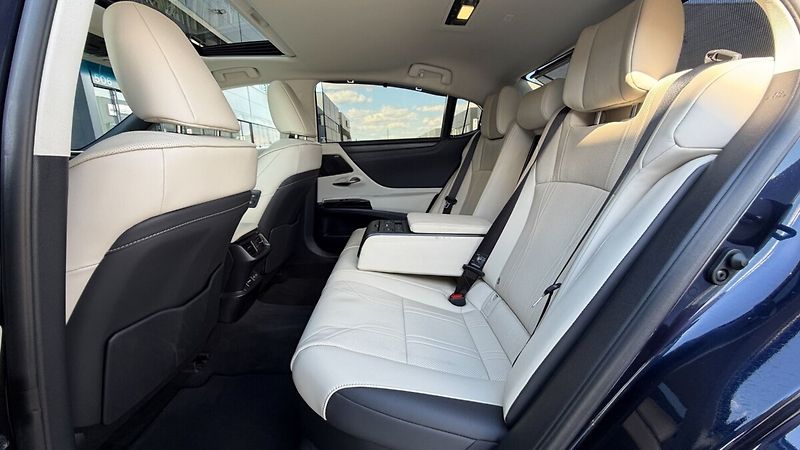 Lexus ES 300h 300H 2,5 HEV LUXURY - fotka 34 z 40