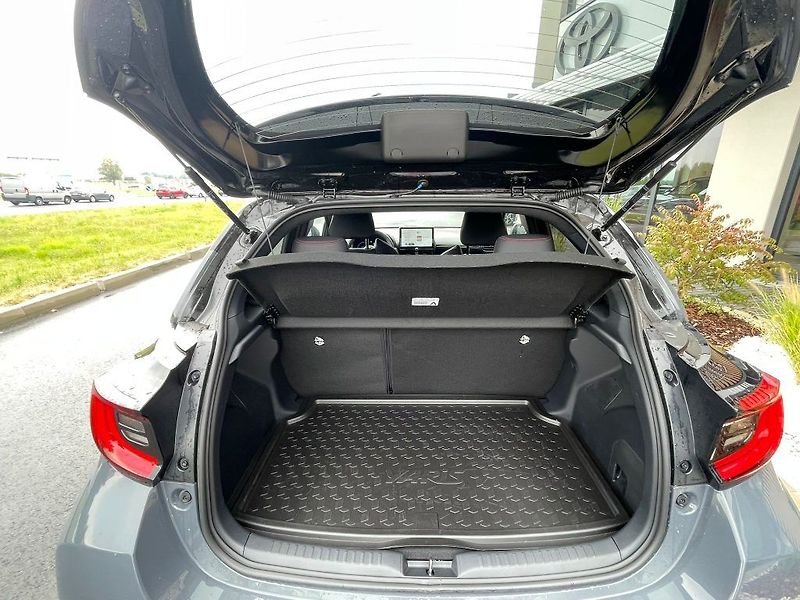 Toyota Yaris 1.5.Hybrid 130 HP GR Sport - fotka 11 z 27