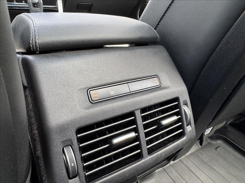 Land Rover Discovery Sport 2,0 D180 R-Dynamic HSE ČR DPH - fotka 31 z 39