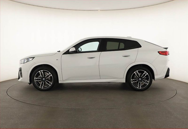 BMW X2 (2025) sDrive20i - fotka 3 z 27