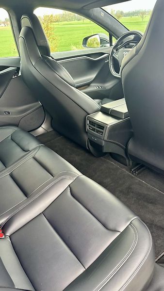 Tesla Model S (2018) - fotka 23 z 26