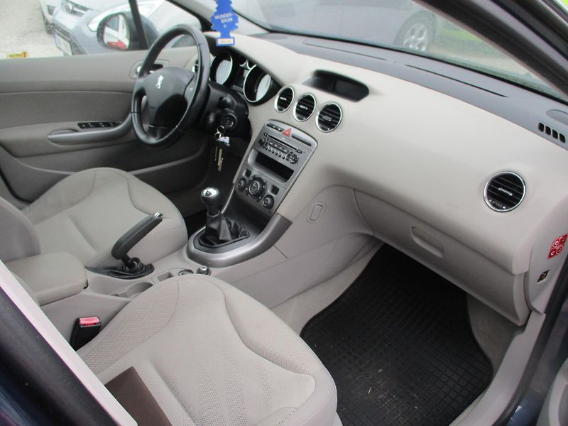 Peugeot 308 (2009) 1,4 VTi - fotka 5 z 10