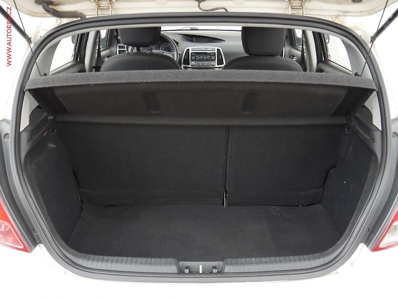 Hyundai i20 (2013) 1.2i, ČR, AC, zmk.řazení - fotka 7 z 14
