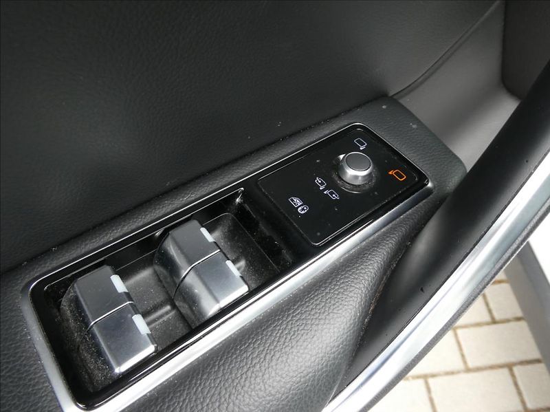 Jaguar F-Pace 2,0 D200 S,1.maj,ČR,DPH - fotka 15 z 35