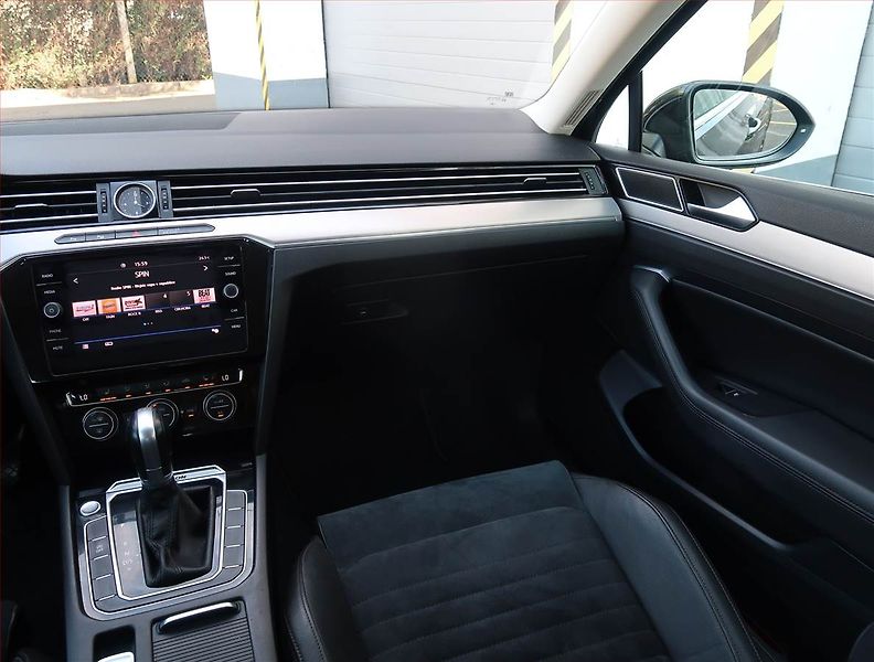 Volkswagen Passat (2018) 2.0 TDI, 4X4, Automat, Kůže - fotka 8 z 19