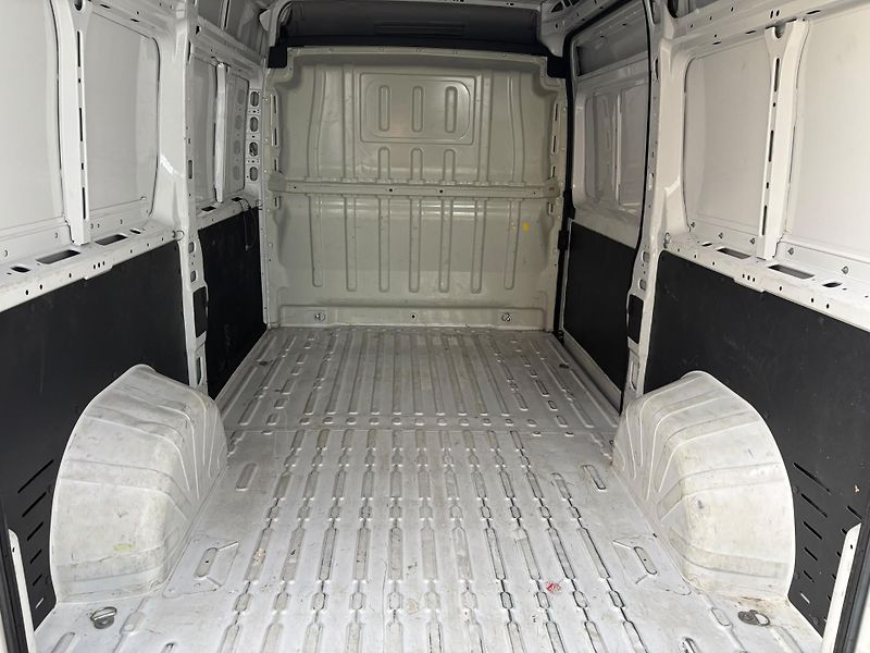 Peugeot Boxer (2022) Furgon L2H2 140k MAN6 - fotka 8 z 19