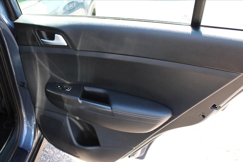 Kia Sportage 1,6 T-GDi 130kW 4x4,MANUAL,NAV - fotka 28 z 33